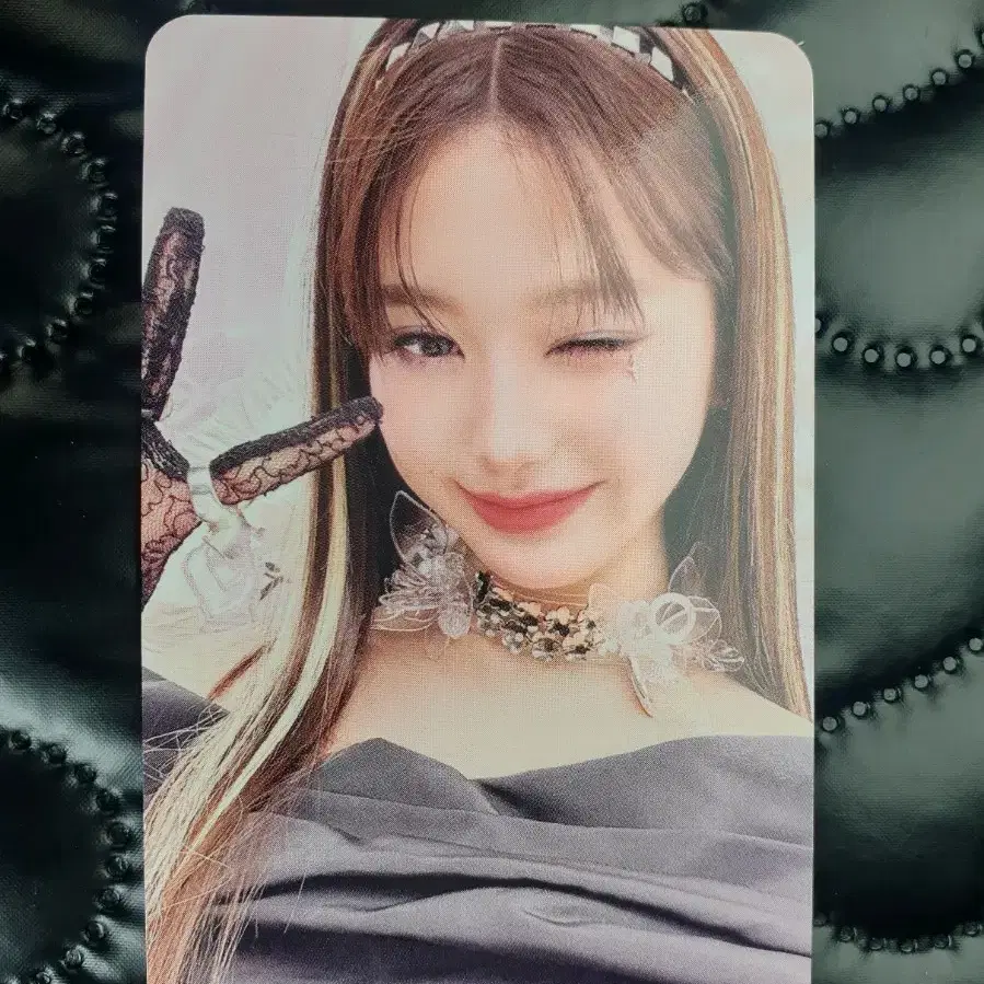 미니 2집 앨범 (IVE SWITCH) 'ON' 버전의 앨범 포토카드