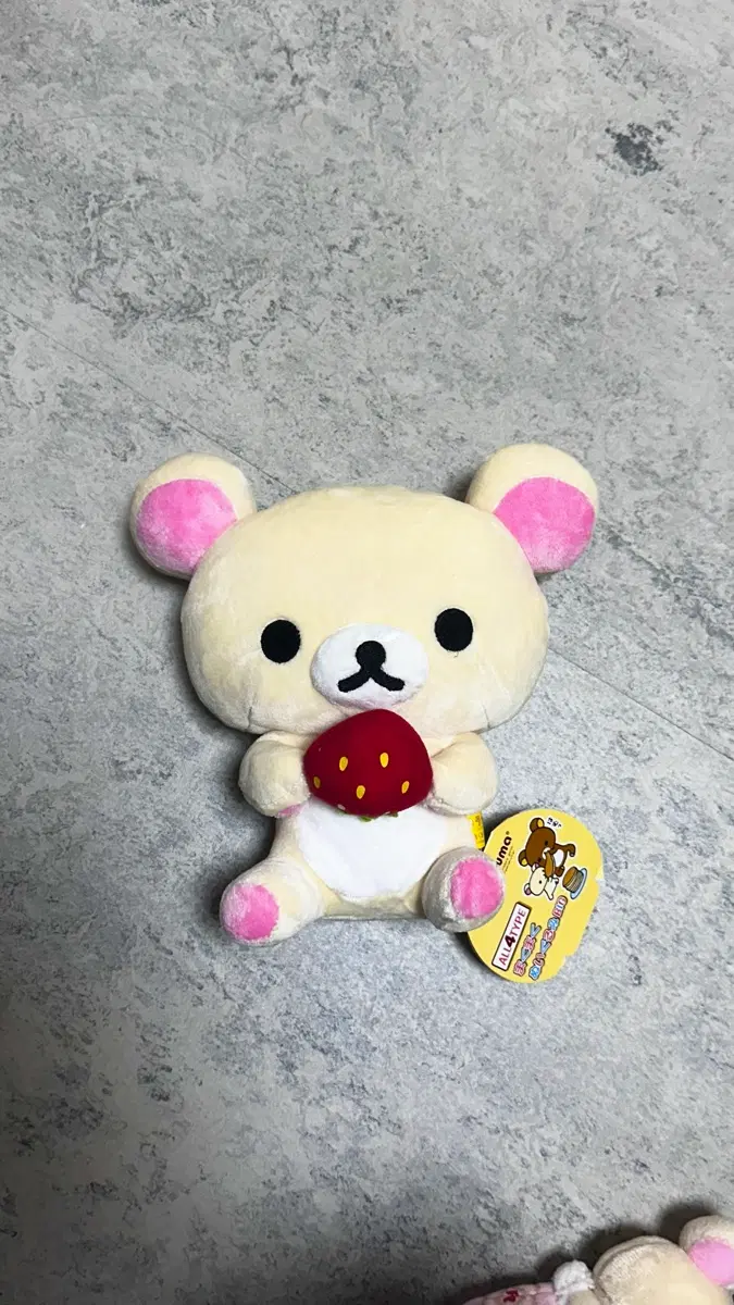 택O) 딸기를 든 코리락쿠마 인형 쿠지 딸기 마쿠마쿠 누이구루미 빅 시리즈
