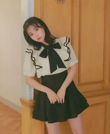 evelyn 바이컬러 상의 화이트