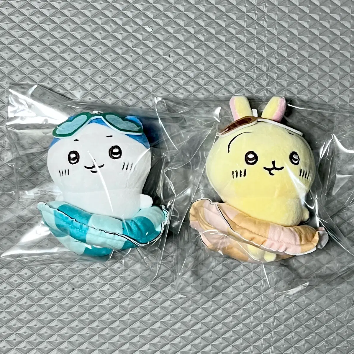 [2종 일괄] 먼작귀 치이카와 여름 튜브 인형 키링 하치와레, 우사기 판매합니다