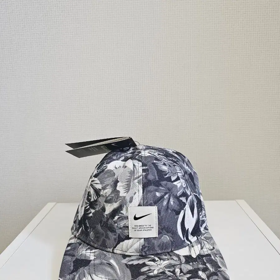 나이키 플라워 패턴 볼캡