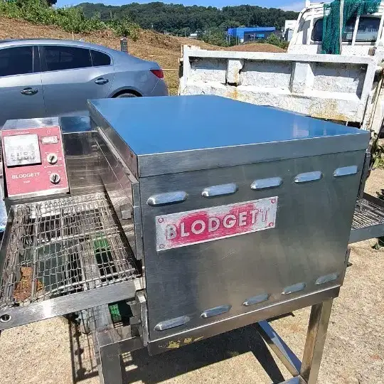 컨베이어 전기 피자오븐기 입니다