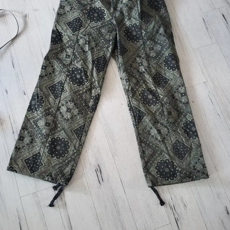 브라운브레스 STRIVE PAISLEY PANTS CHARCOAL L