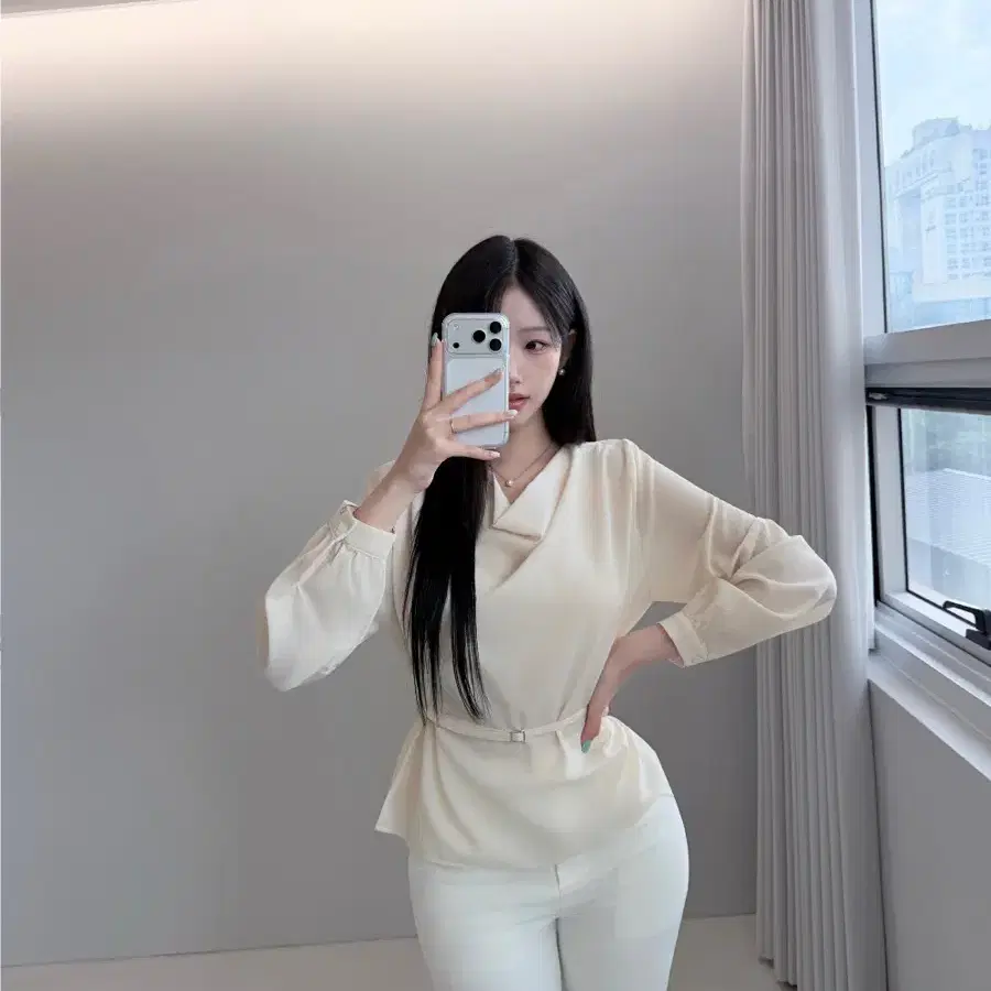 컬러블랙 원가38[새상품] 하객룩 벨트 드레이프 블라우스