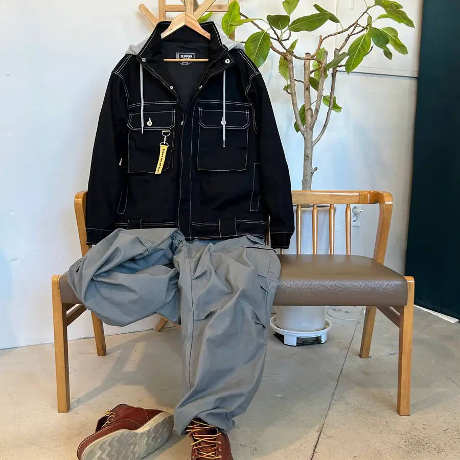 THWE WORTH NOW TWN clothes 빅포켓 스티치 디테일 블랙 후드집업자켓