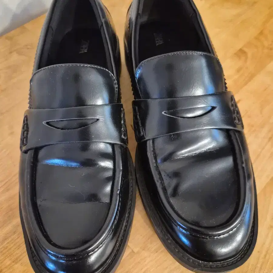 자라 검정로퍼