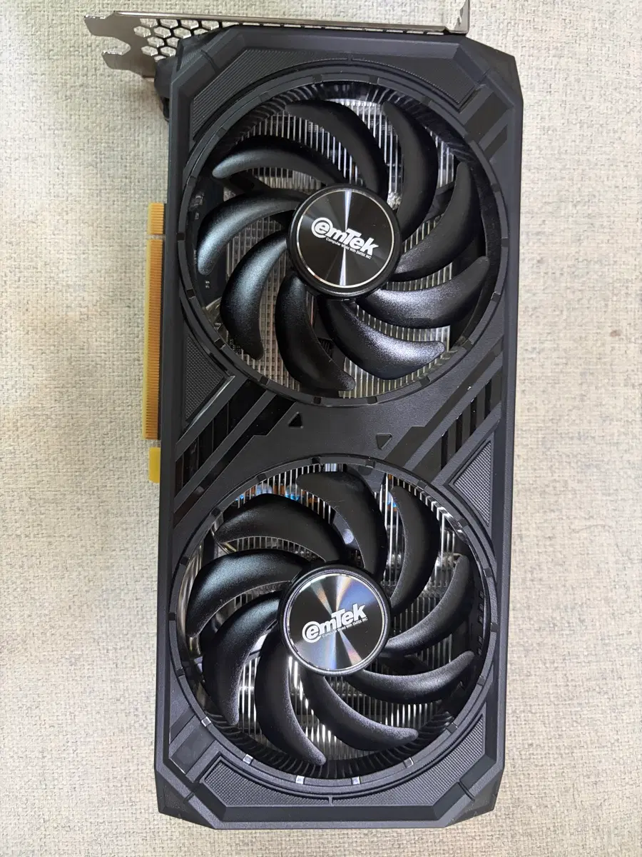 이엠텍 rtx 4060 stormx dual oc 8gb