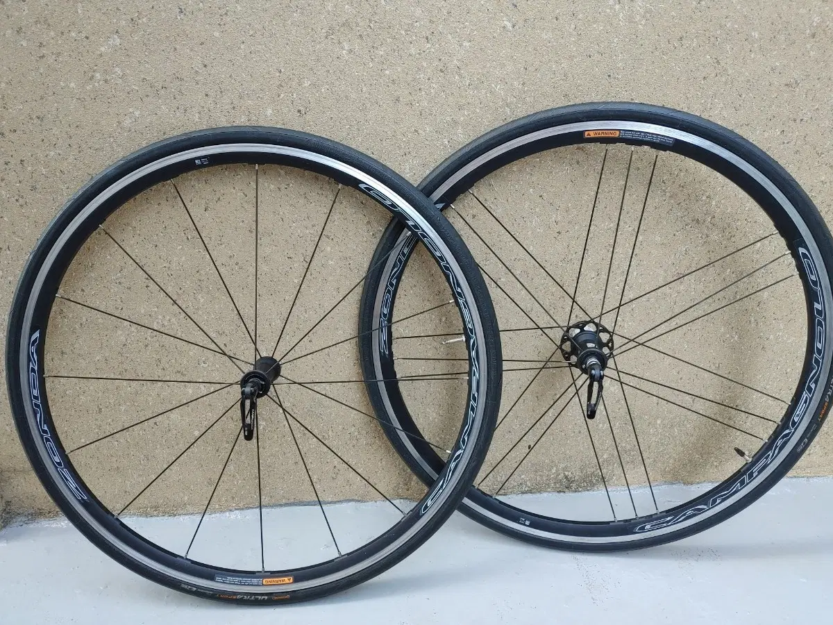 정품] 상태좋은 캄파놀로 존다 17c 림브 알루 클린쳐 휠셋 팝니다. (타이어신품급) (30만)