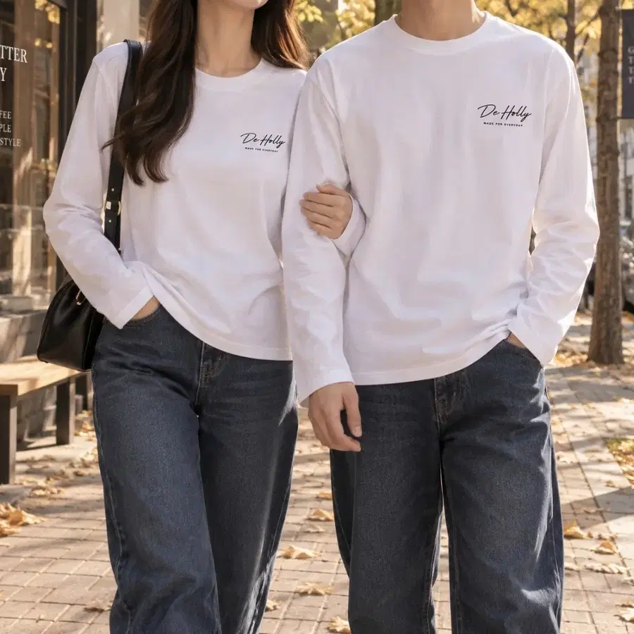 드 홀리 남녀공용 레터링 로고 화이트 긴팔티 커플룩