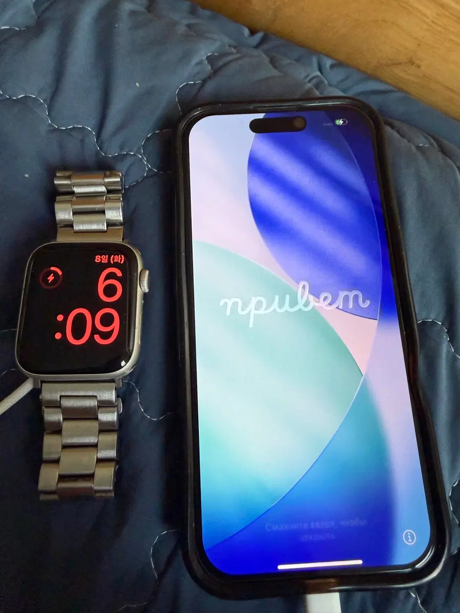 아이폰 16 Pro 256GB + 애플워치 SE 1세대 44mm 판매합니다.