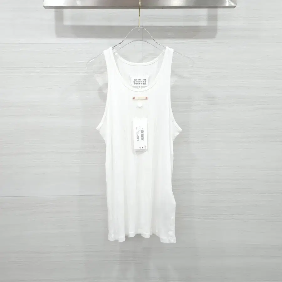 L / 메종 마르지엘라 라벨 탱크탑 화이트 S50NL0049