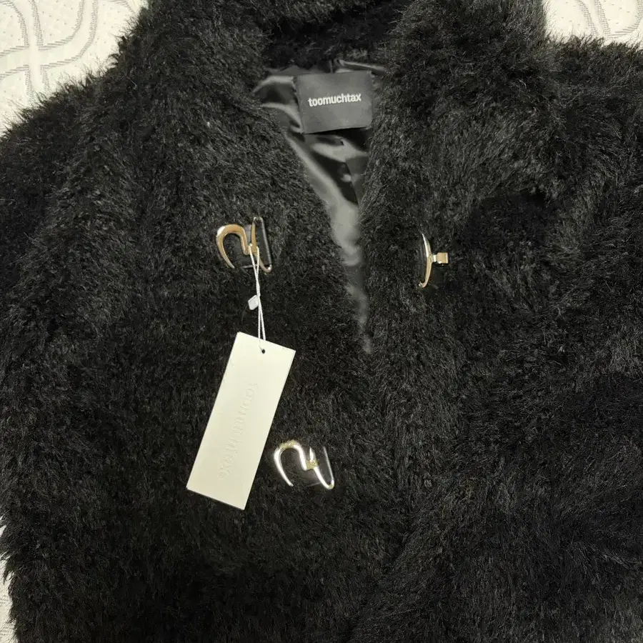 투머치택스 faux fur cropped jacket black 미착용