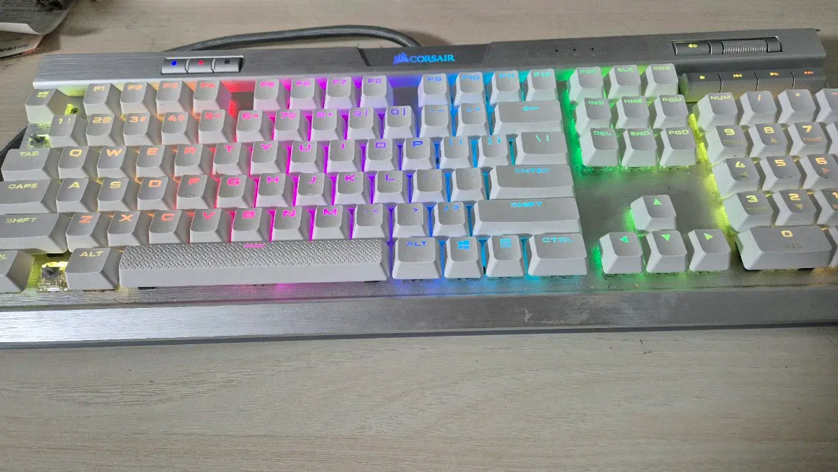 K70 RGB MK.2 SE 은축 (화이트) 판매합니다