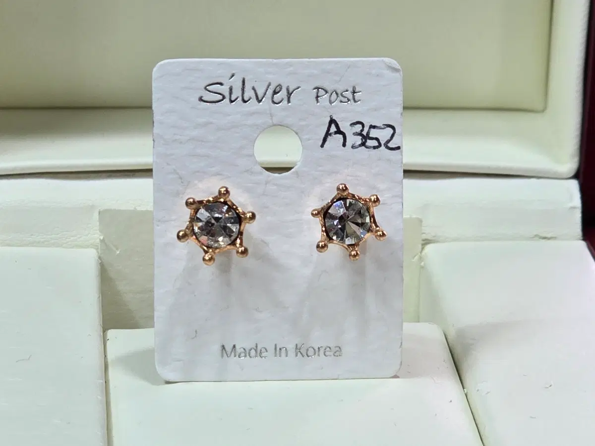 실버 포스트 큐빅 귀걸이 A352