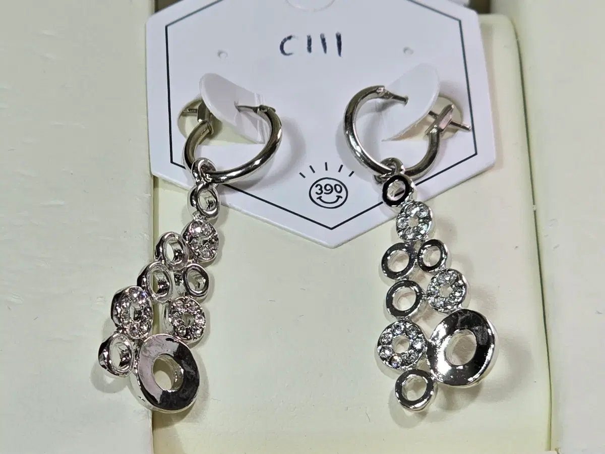 C111 원터치 큐빅 귀걸이
