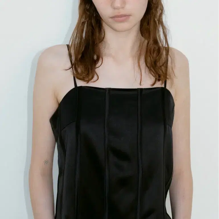 리본빛 Veia Blouse