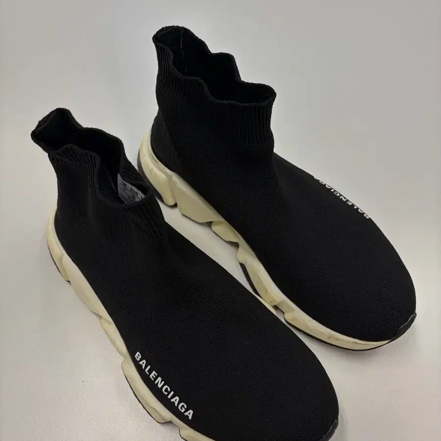 발렌시아가 스피드러너 블랙 36