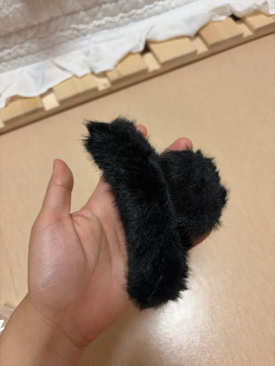 퍼 헤어 집게핀 블랙