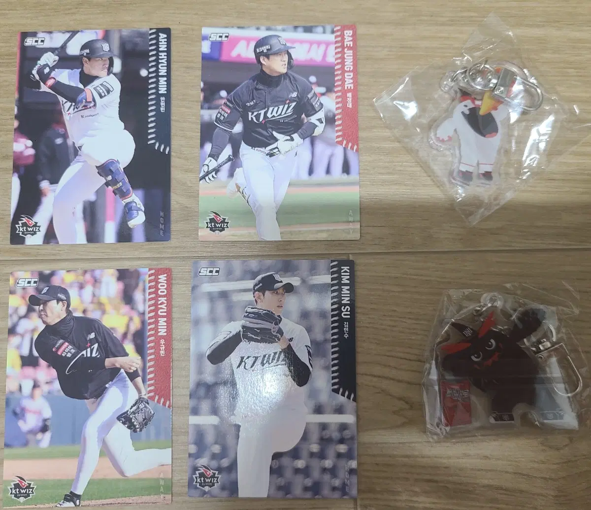교환 및 판매) KBO KT위즈 콜라보 카드, 뱃지 일괄판매