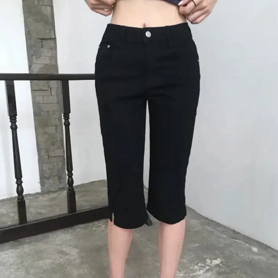 블랙 카프리 팬츠