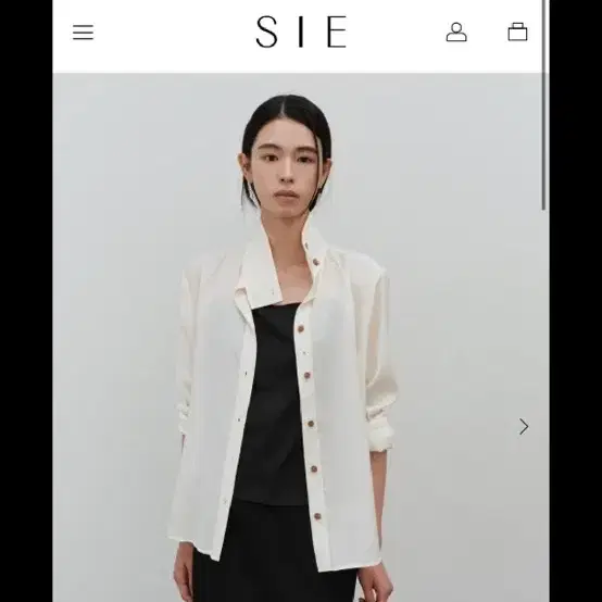 시에 sie 알토 하이넥 버튼 블라우스 컴포트 크림베이지