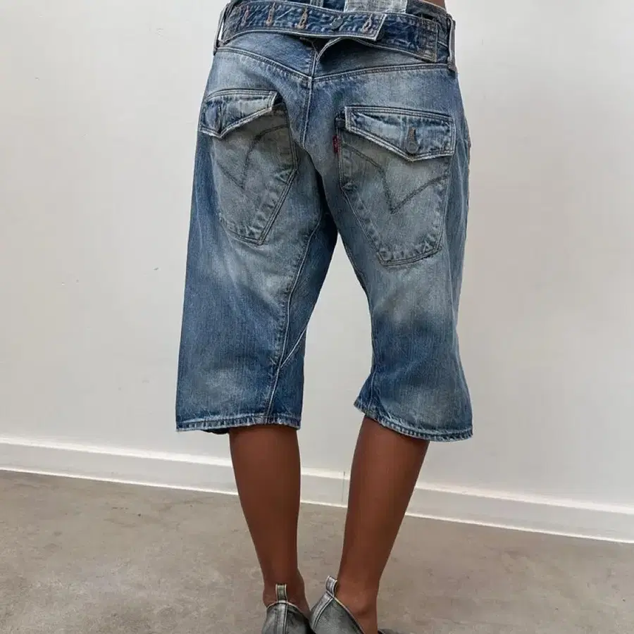 (M) Levis engineered jean shorts
