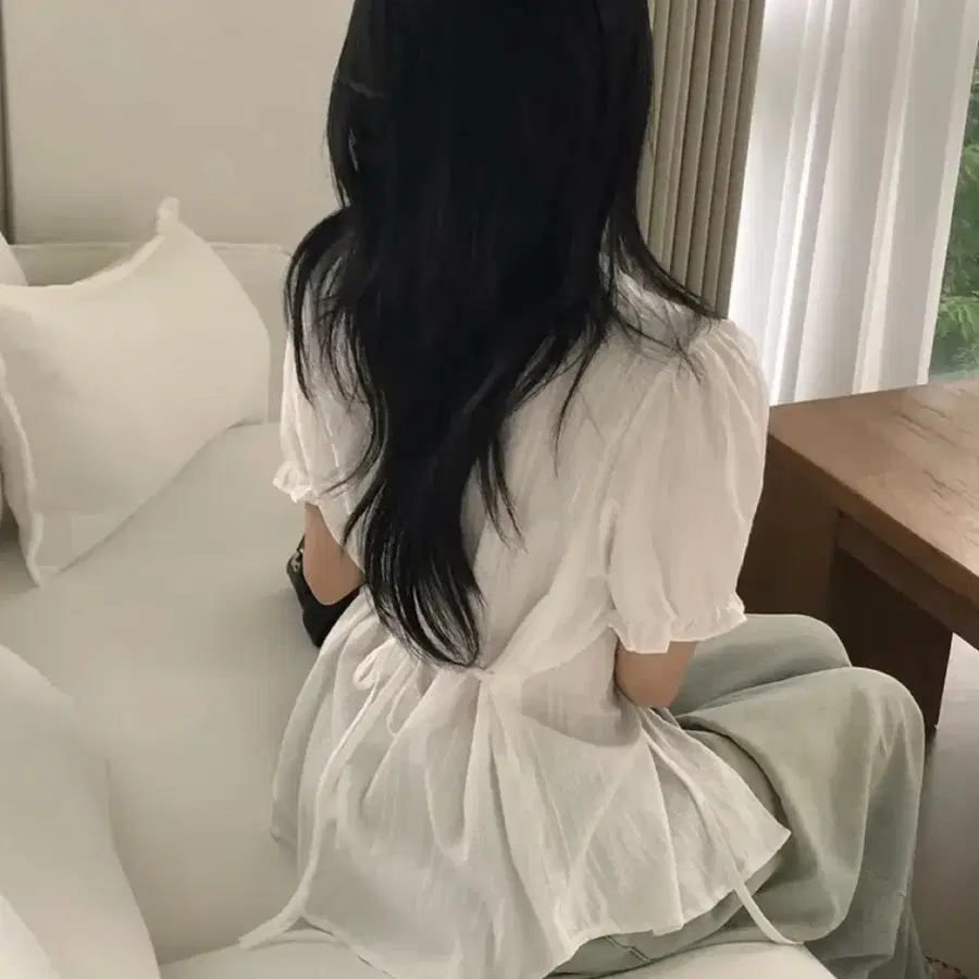 여자 퍼프 반팔 블라우스 화이트