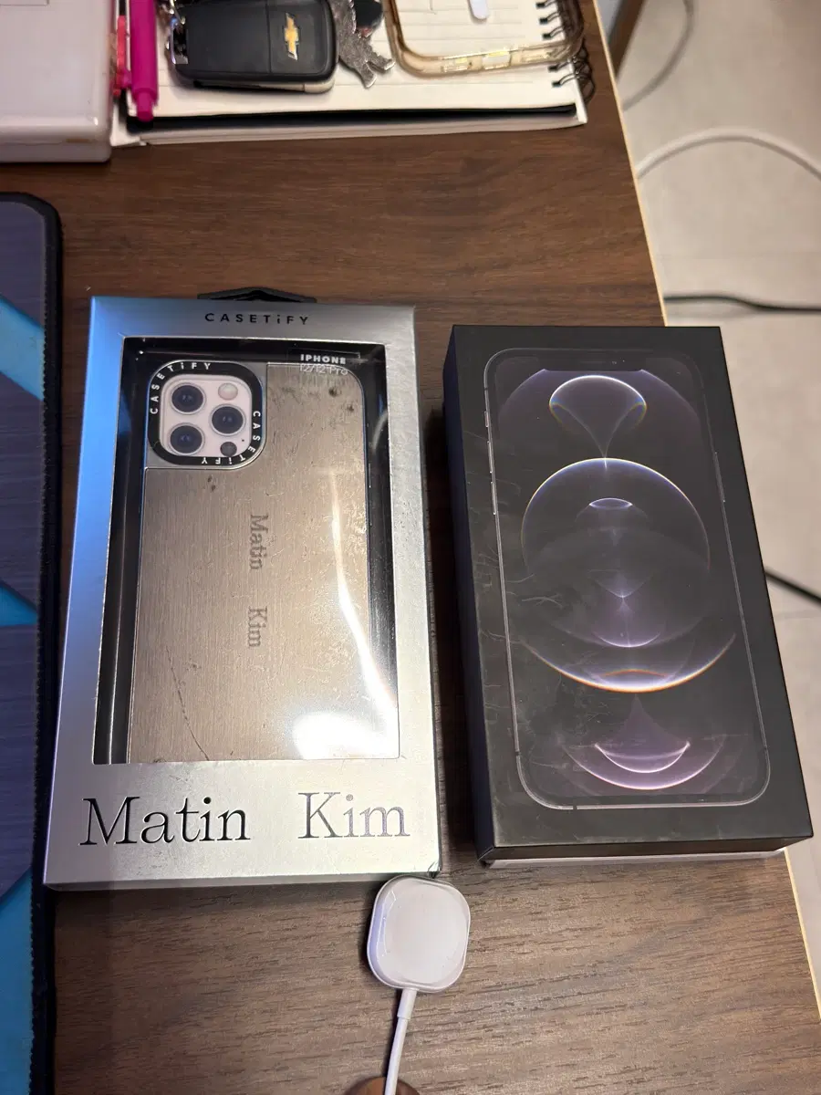아이폰12pro 128G 그라파이트 + USB - 8핀 케이블 + 케이스티파이 X 마뗑킴 케이스 세트 판매합니다