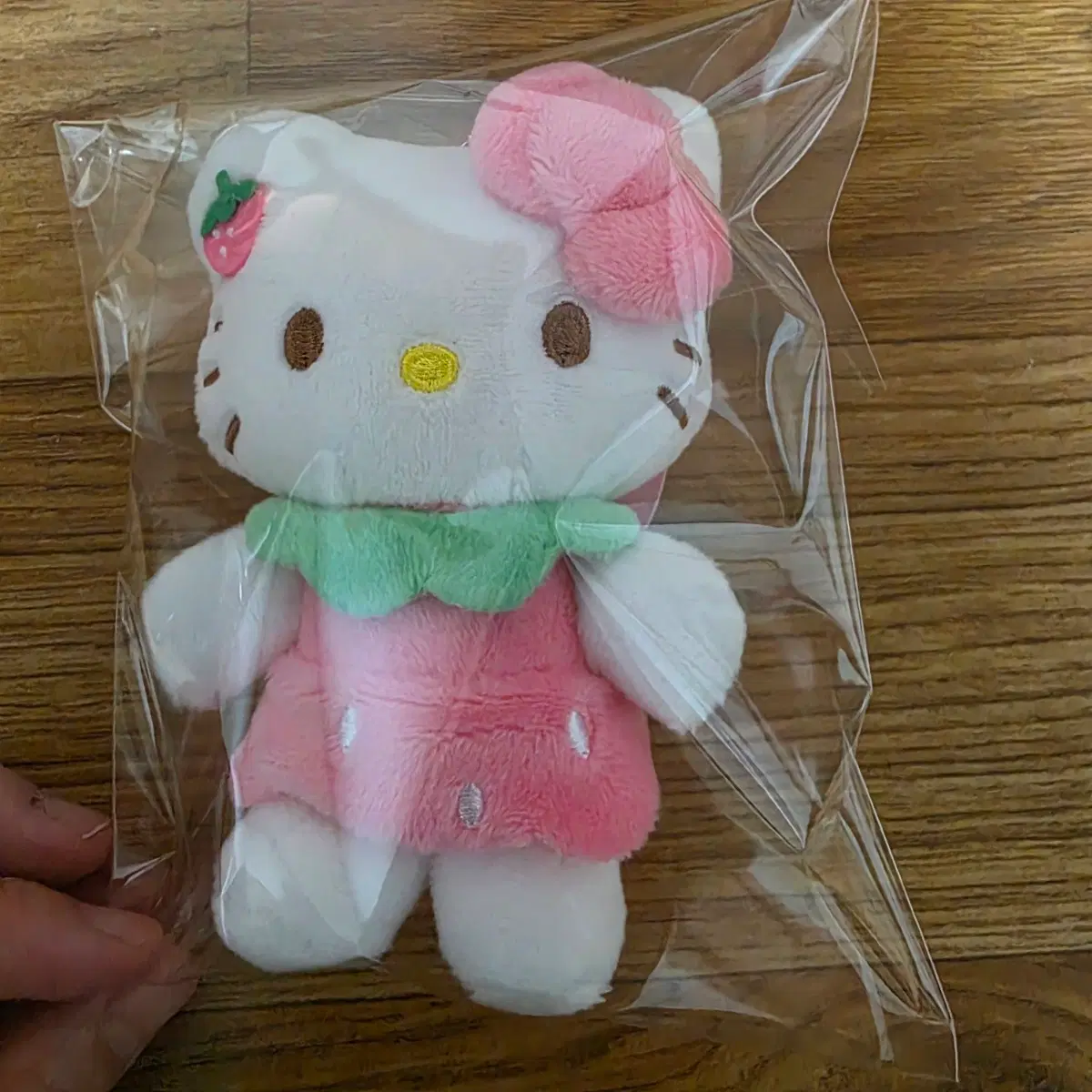 헬로키티 딸기 인형 키링