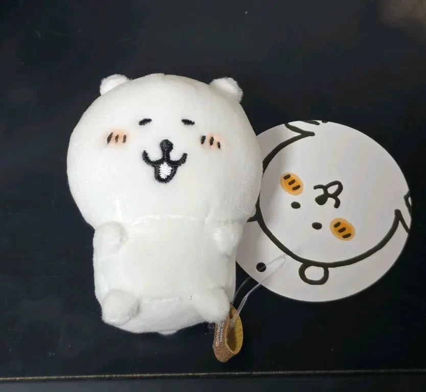 농담곰 앉아있는 마스코트 인형