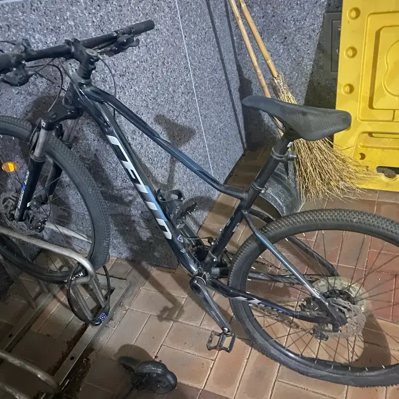 첼로 xc10 MTB 자전거 21년식 데오레 구동계 판매교신