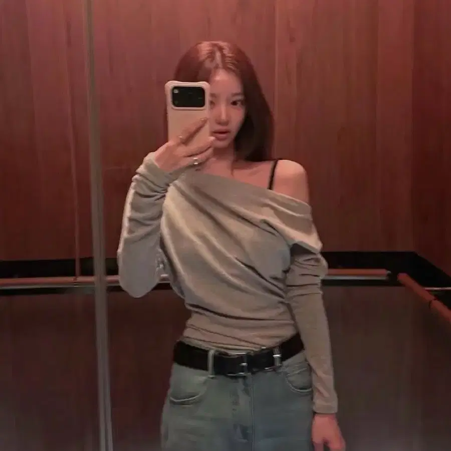 (새상품) 자라 홍지윤 오프숄더 티셔츠 S