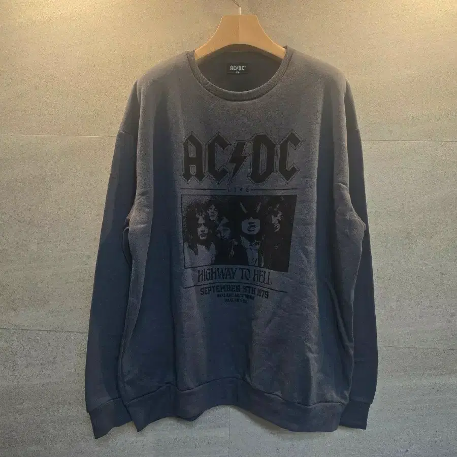 ACDC. 오피셜굿즈. 맨투맨. 미착.