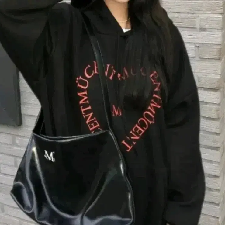 무센트 하트 레터링 후드티
