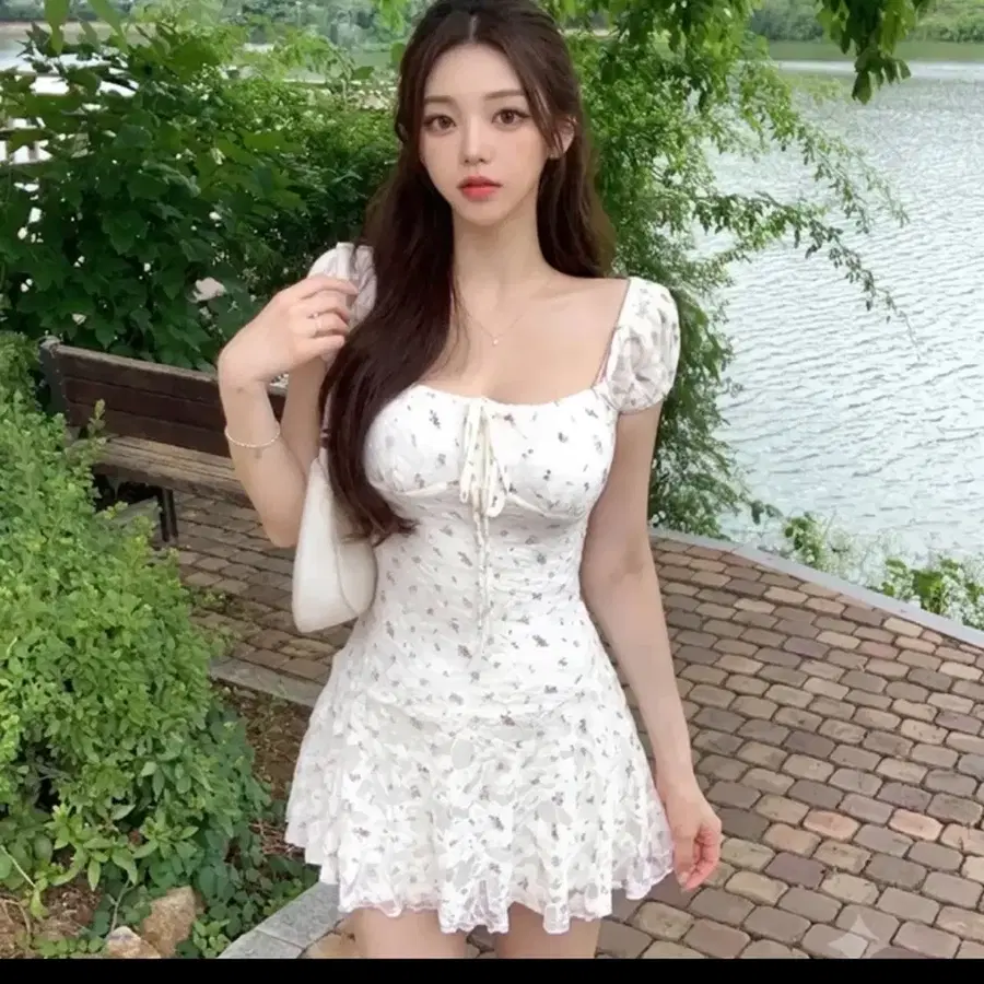 화이트 플라워 퍼프 반팔 미니 원피스 워너비뮤즈 (한번착용)