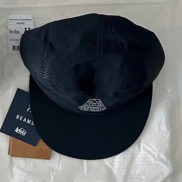 ON x BEAMS x REI 콜라보 캡