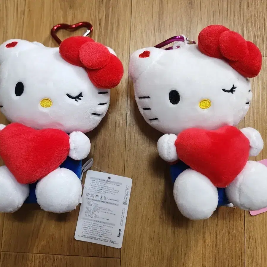 헬로키티 인형 2개 하트 열쇠고리
