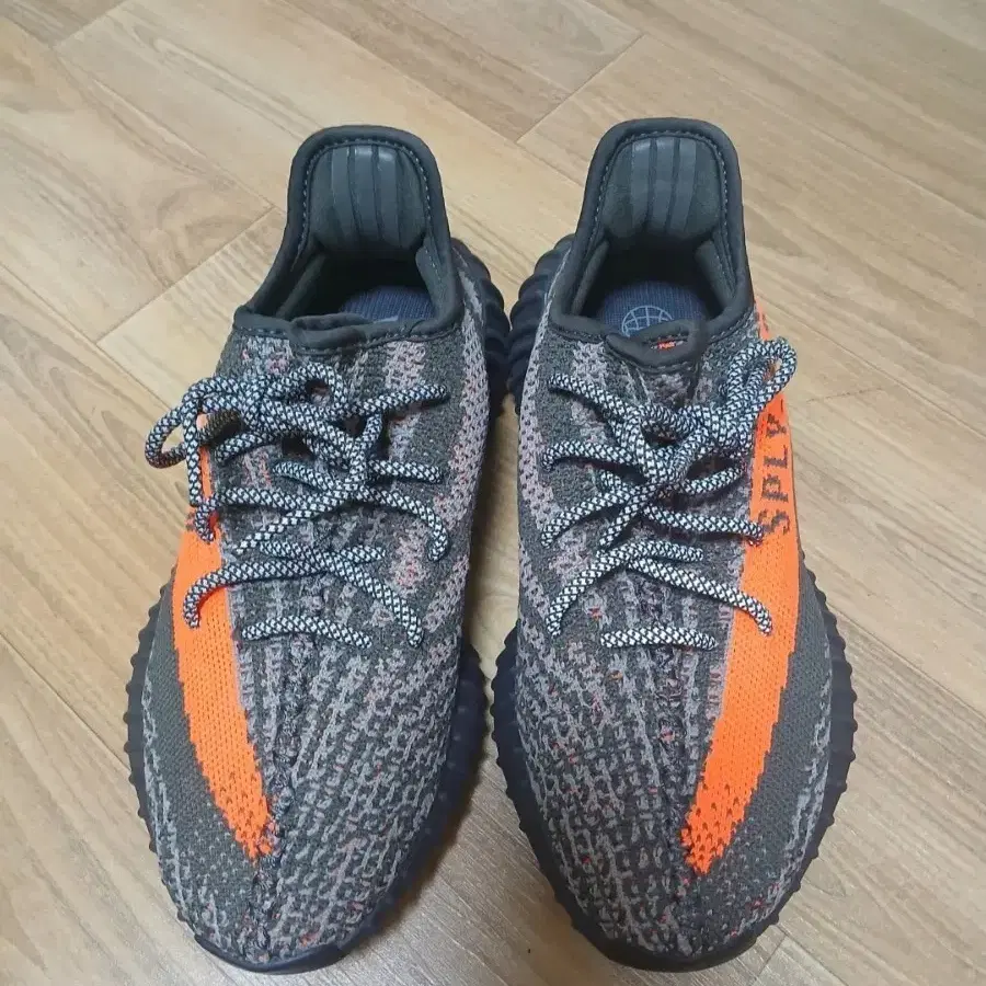 아디다스 이지부스트 350 V2 벨루가 235mm