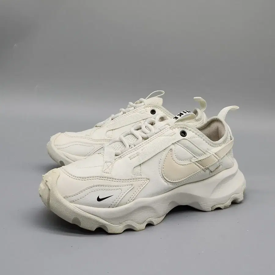 n 나이키 TC7900 스니커즈 225