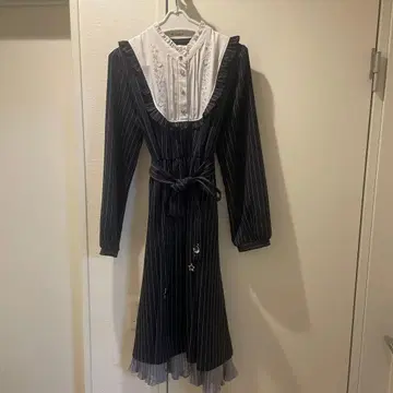 [새상품급] axes femme 별과 달 자수 스트라이프 원피스 긴팔
