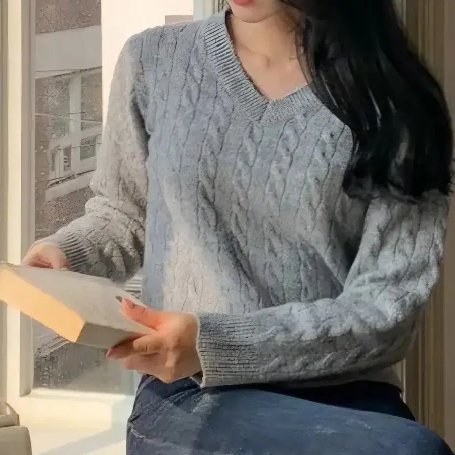 아뜨랑스 소프트 캐시 브이넥 케이블 니트 그레이