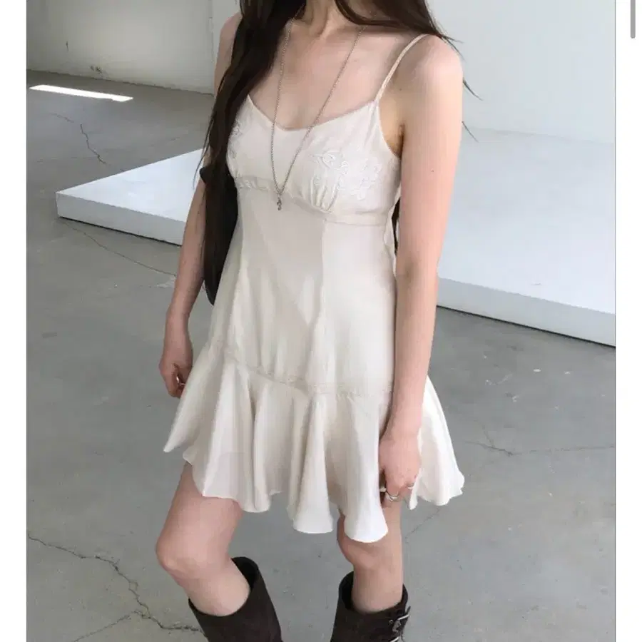 누즈 딜리아 원피스 플레어 미니 구해요!!!