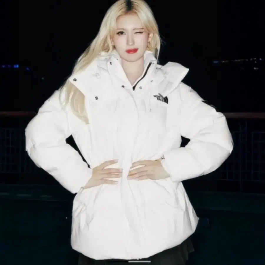 전소미 패딩 노스페이스 노벨티 눕시 미드 다운 자켓