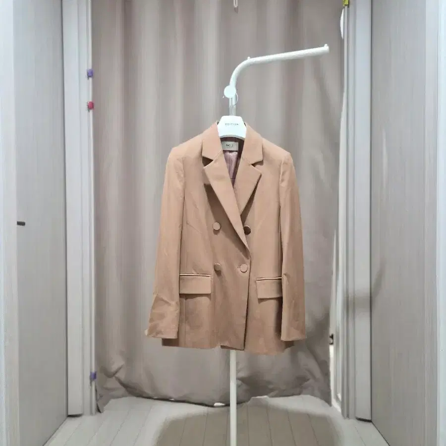 ENC 베이지색 더블 버튼 여성 자켓.새상품