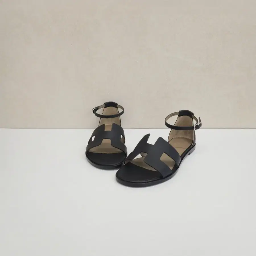 에르메스 블랙 산토리니 샌들 36.5