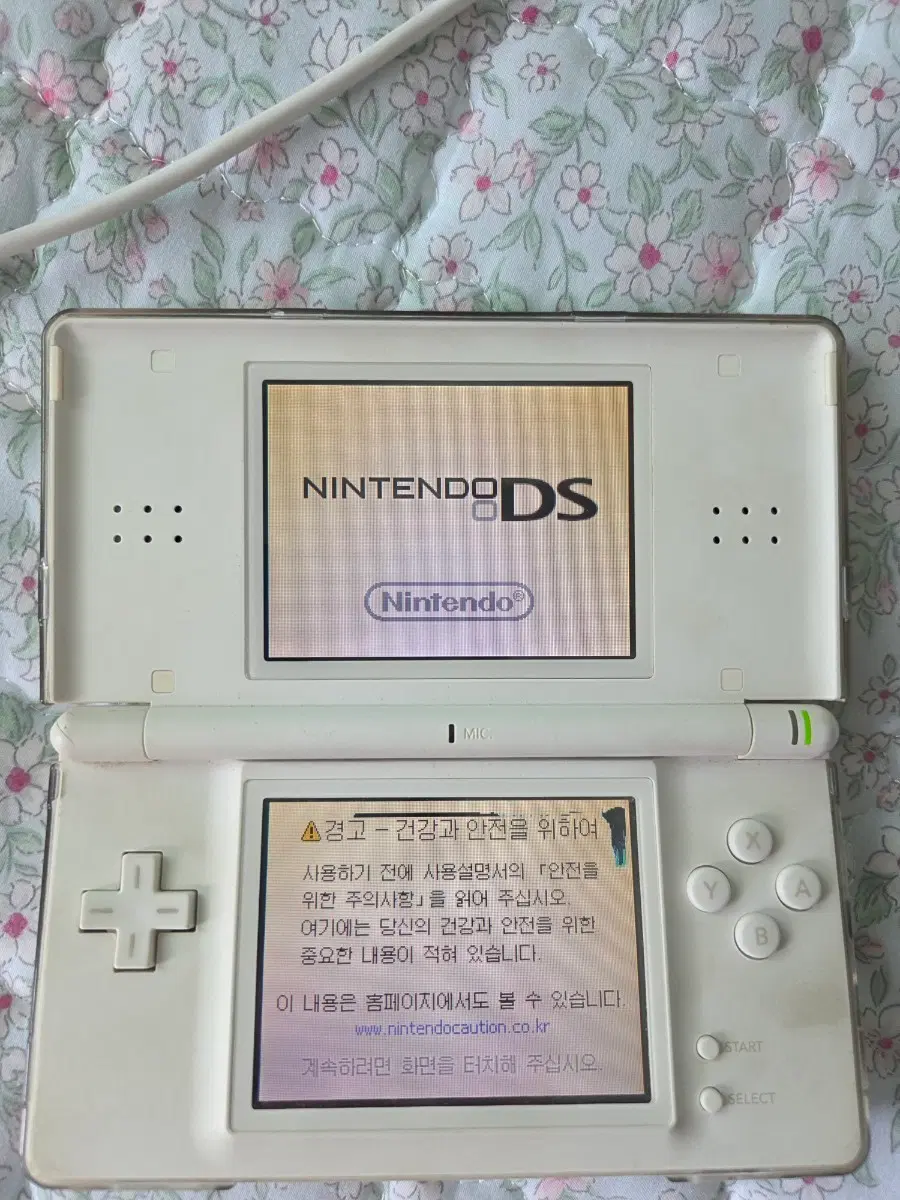 닌텐도 DS LITE 화이트 버전