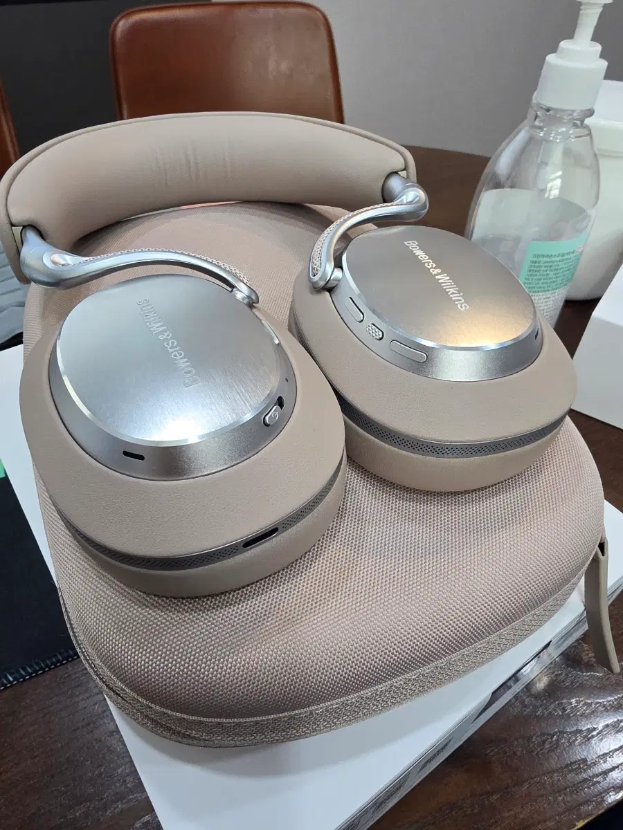 px8 s2 헤드폰 웜스톰 민트급 판매합니다.