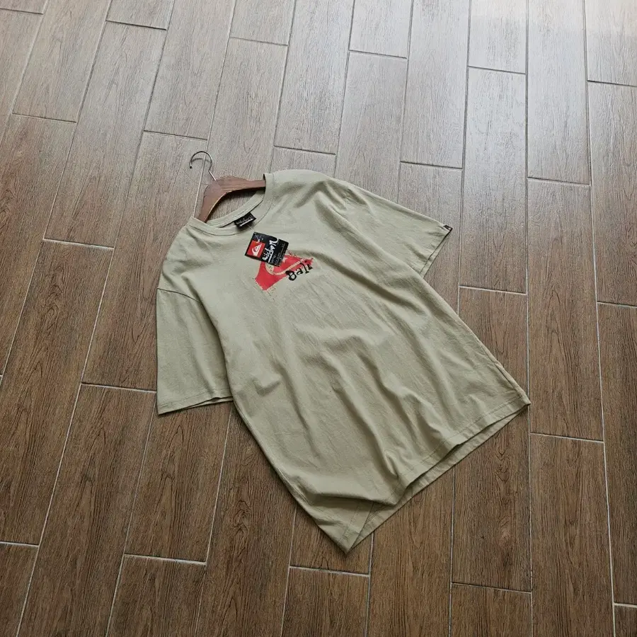 QUIKSLIVER 퀵실버 데드스탁 새상품 반팔티 L 100