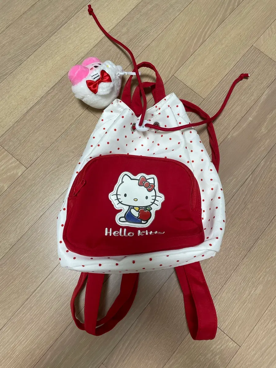새상품)헬로키티 복주머니 가방 빨간색 도트무늬