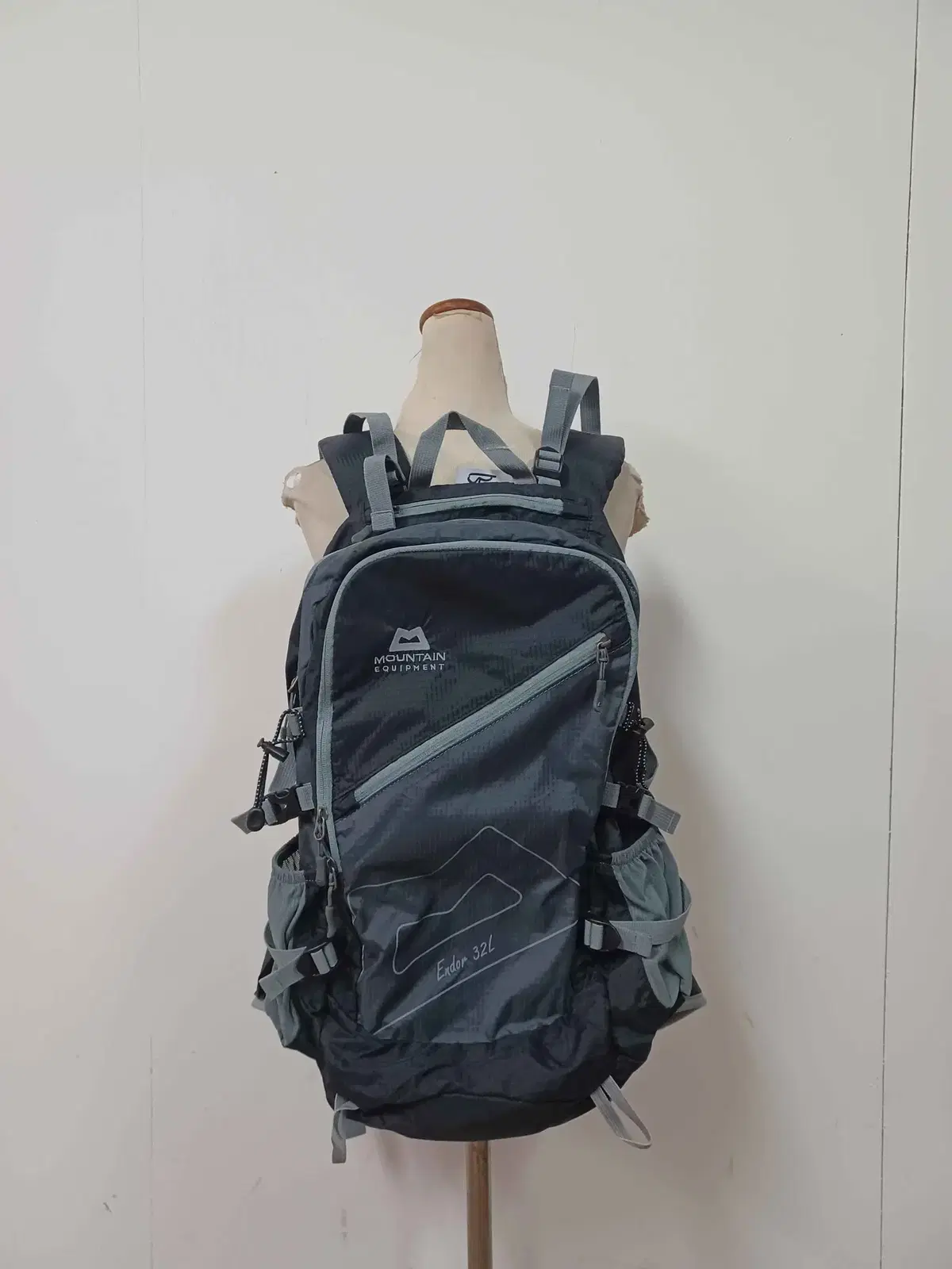 B-10944/마운틴이큅먼트 정품 남성용 등산배낭 32L